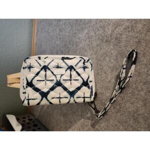 Lug medium sized wallet navy and white, zip closure,